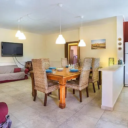 Pizzo Sleeps 6 With Pool And Air Con
