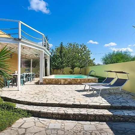 Pizzo Sleeps 6 With Pool And Air Con * Pizzo