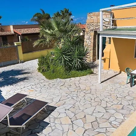 Pizzo Sleeps 6 With Pool And Air Con ヴィラ