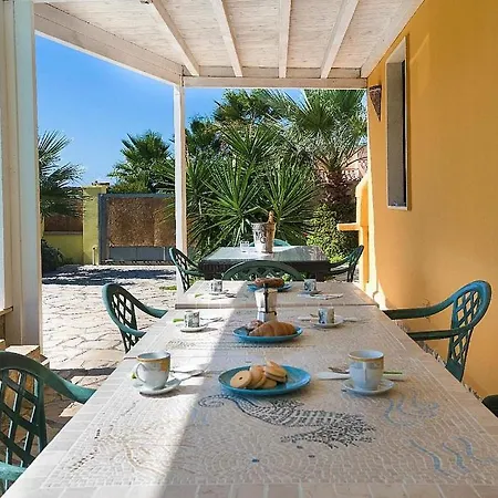 Pizzo Sleeps 6 With Pool And Air Con ヴィラ