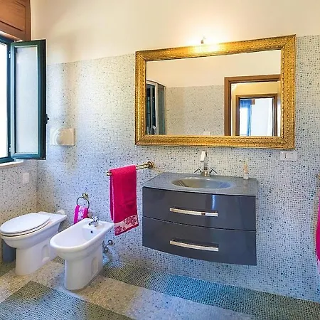 Pizzo Sleeps 6 With Pool And Air Con Pizzo