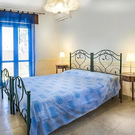 Pizzo Sleeps 6 With Pool And Air Con
