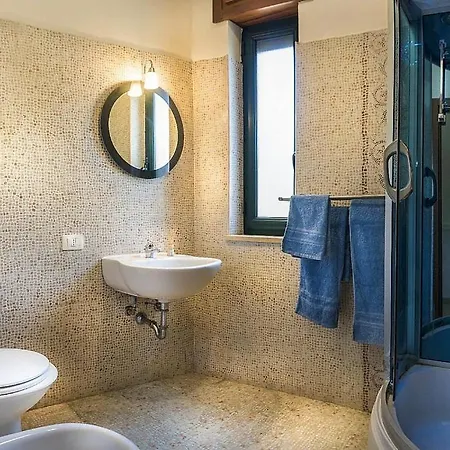 Pizzo Sleeps 6 With Pool And Air Con ヴィラ